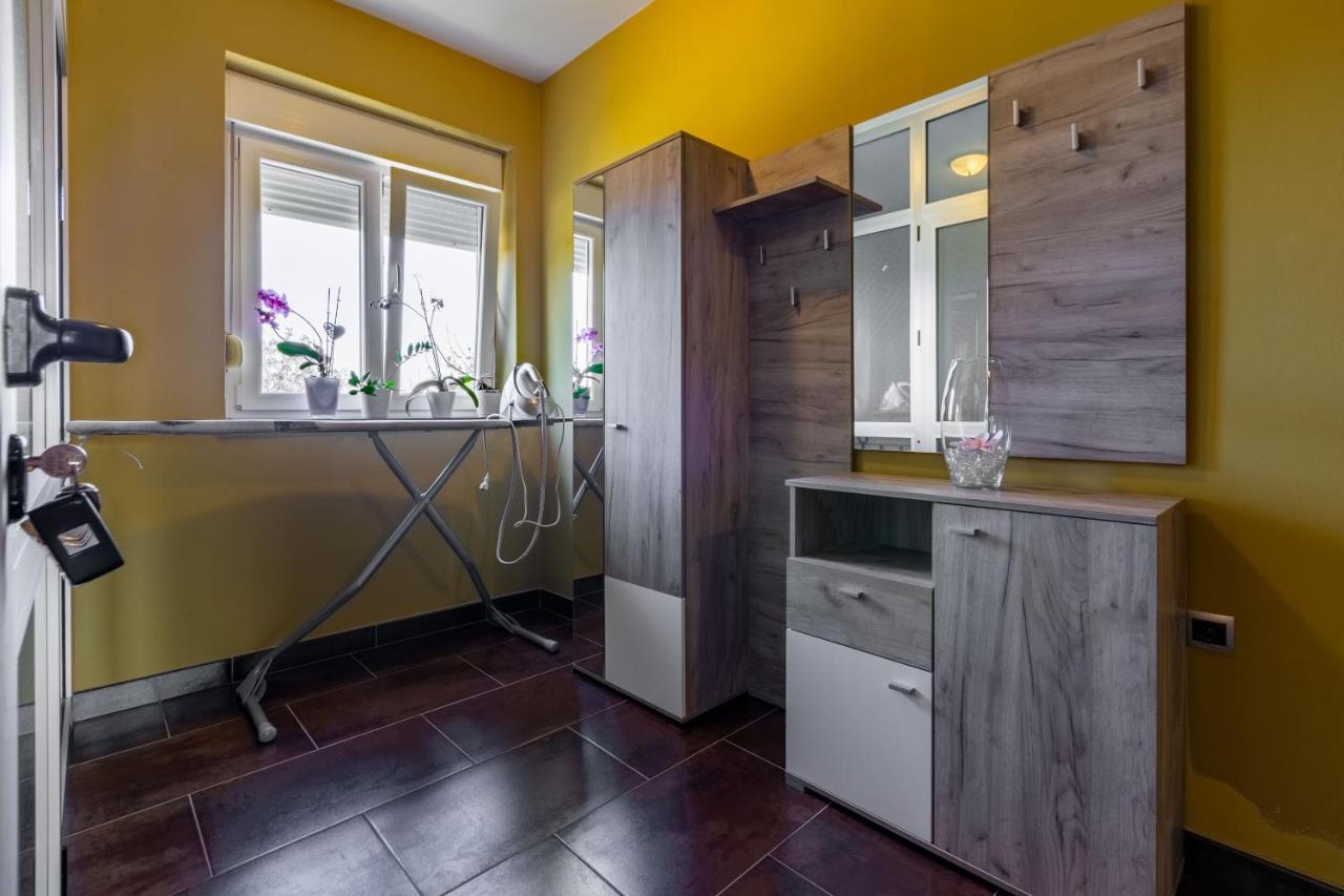 Rs Two Bedroom Apartment Sukosan Exterior photo